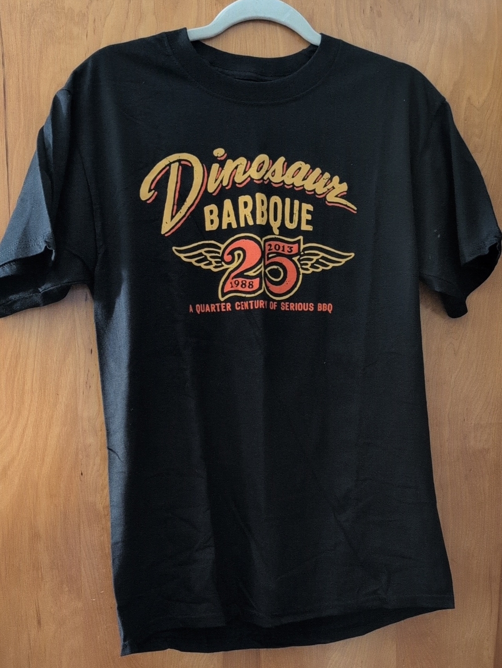 Black Syracuse Dinosaur BBQ 25 Year Anniversary Graphic Tee Sz M